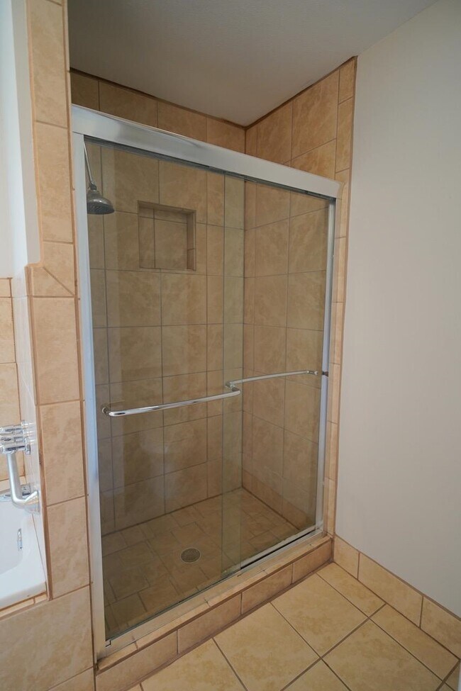 Building Photo - 1506 Sharon Rd