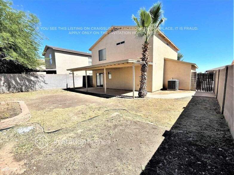 Building Photo - 2420 E Meadow Mist Ln