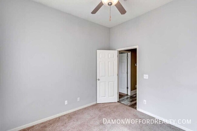 Building Photo - 124 Raintree Rd