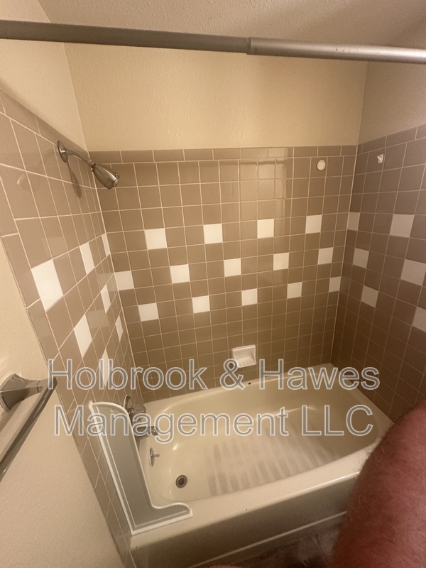 Building Photo - 4885 Basswood Dr