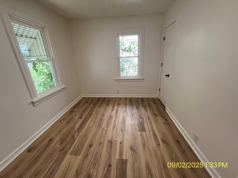 Building Photo - 2015 S Hackley St