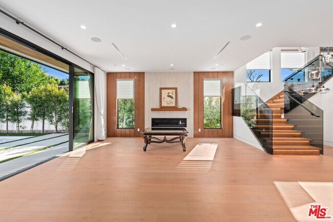 Building Photo - 4708 Noble Ave