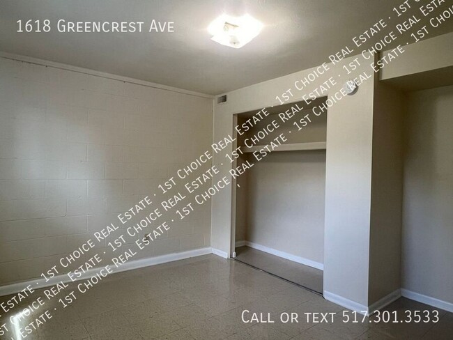 Building Photo - Available Jan 2025 - Great 3-BDR 2-BTH Dup...