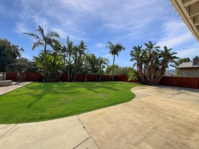 Building Photo - Stunning 4B/2.5Ba House w/ Two Fireplaces,...