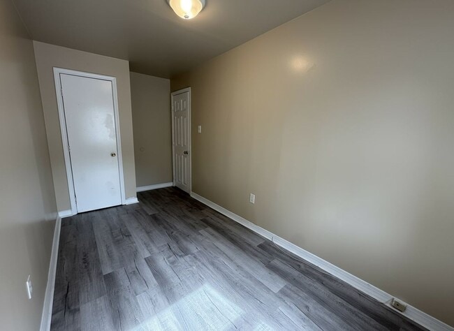 Building Photo - 4 Bedroom 1 Bath Rental In Germantown
