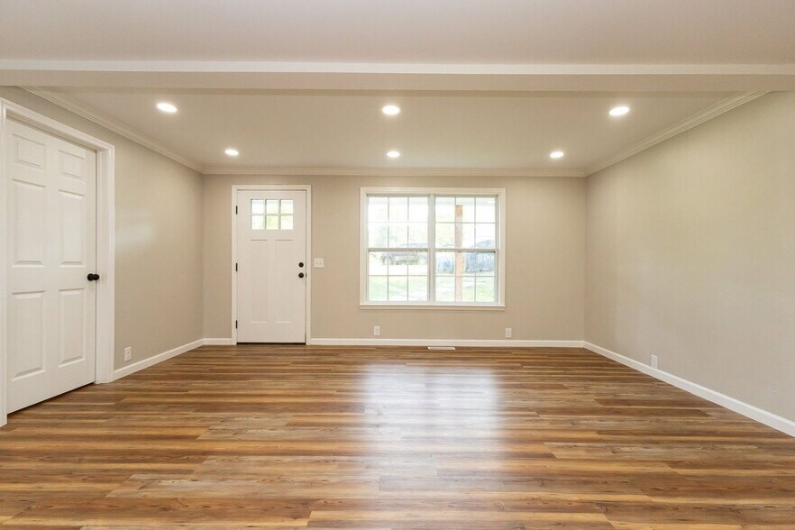 Building Photo - 125 Anderson Rd