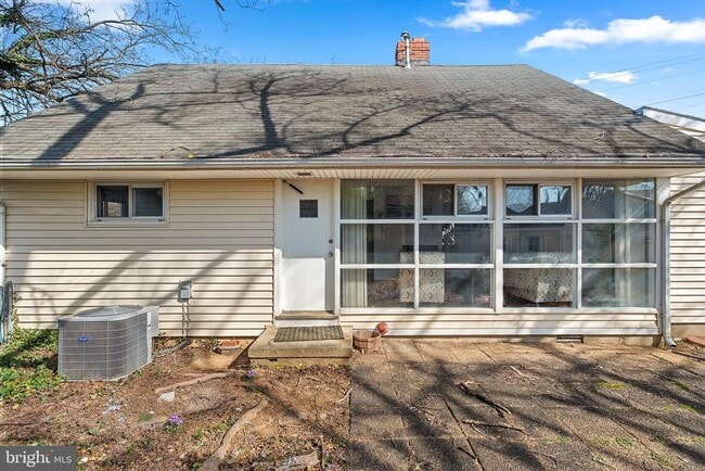 Building Photo - 204 Cedar Ln