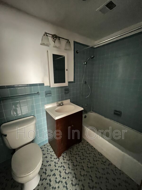 Building Photo - 30 Edgemont Rd