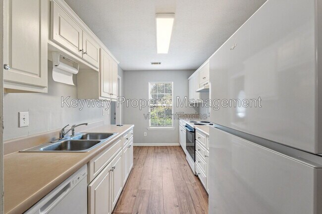 Building Photo - 107 Stonington Ln SW