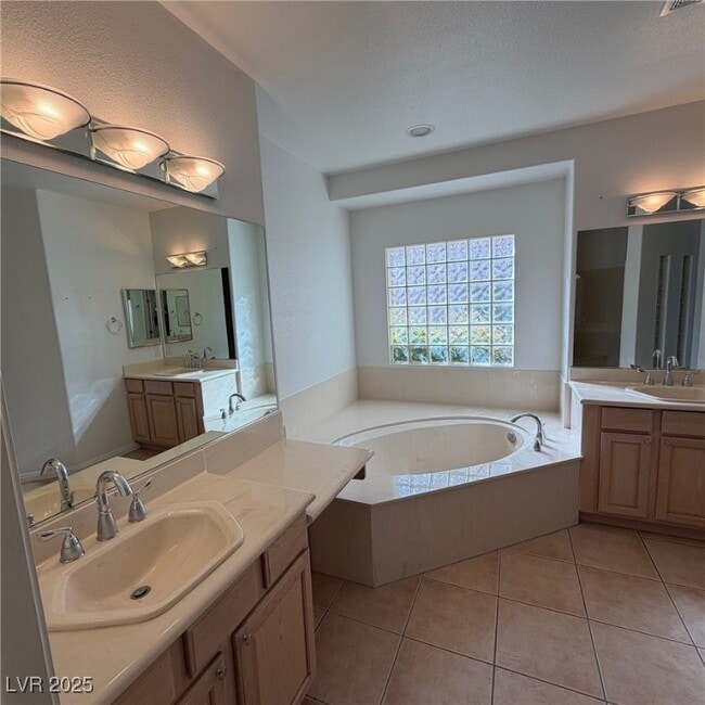 Building Photo - 10248 Santo Nina Ct