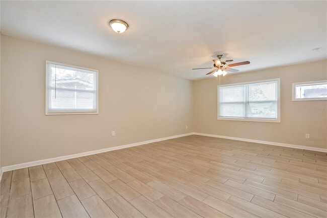 Building Photo - 1070 Emerald Dr