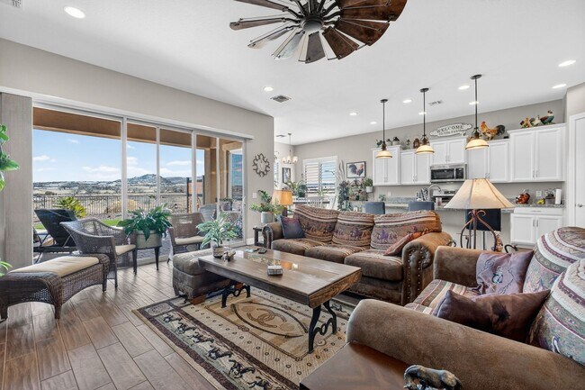 Building Photo - Walden Farms home with a great relaxing backyard!