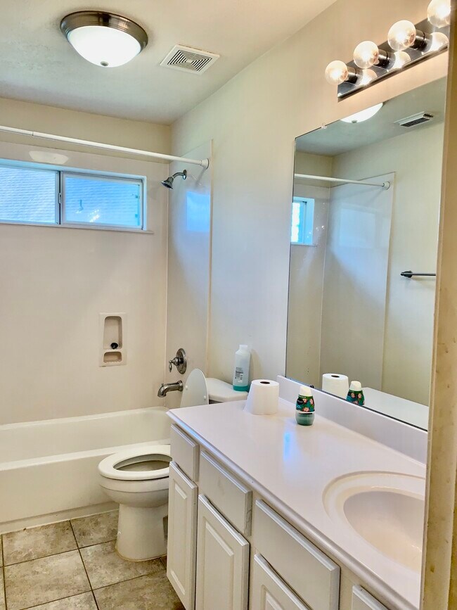 Building Photo - 7827 Iris Glen Ln