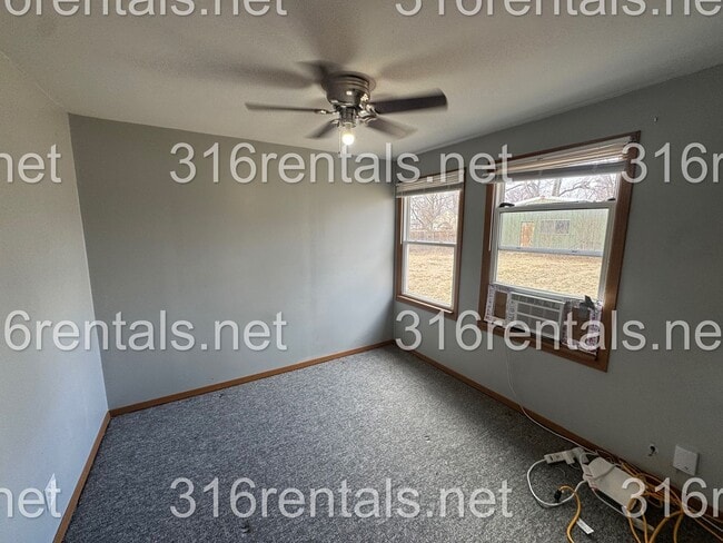 Building Photo - $749 - 2 bed 1 bath - Single Family Home