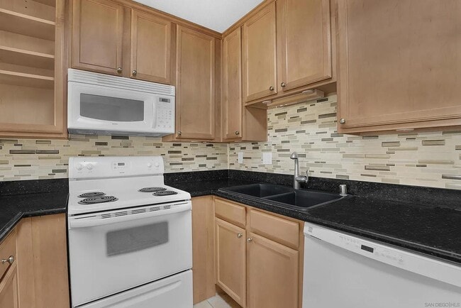 Building Photo - 3030 Suncrest Dr