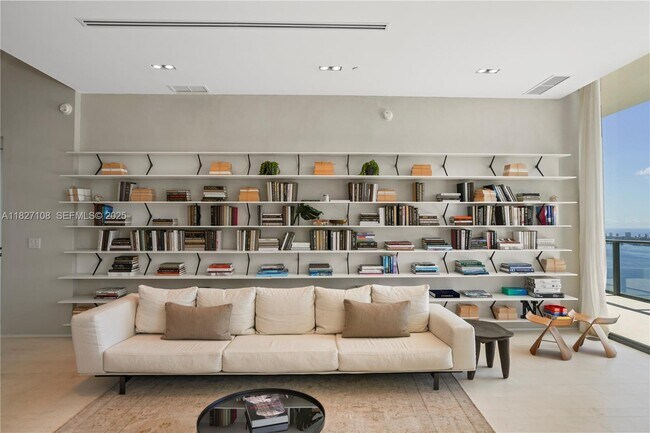 Building Photo - 650 NE 32nd St