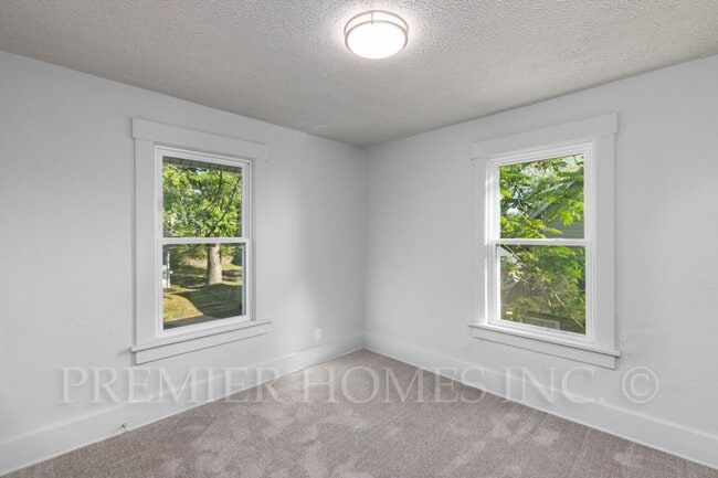 Building Photo - 3 Bed Home with Private Parking & Yard – $1,495/mo