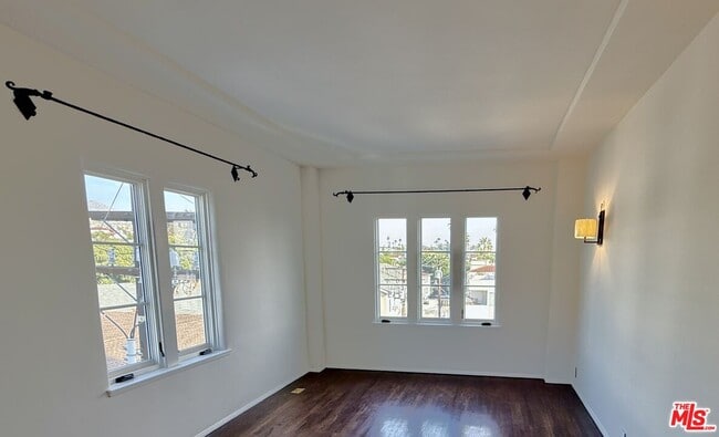 Building Photo - 1302 N Sweetzer Ave