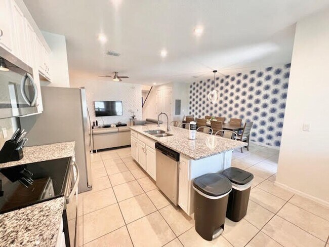 Building Photo - Kissimmee, - 4 Bedroom, 4.5 Bathroom - $3,295.00