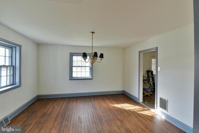 Building Photo - 1310 Creek Rd