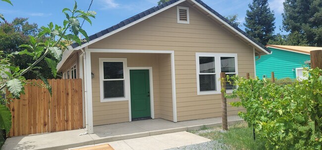 Primary Photo - Nice New House for Rent!