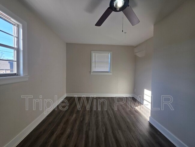 Building Photo - 16 Hum Rd