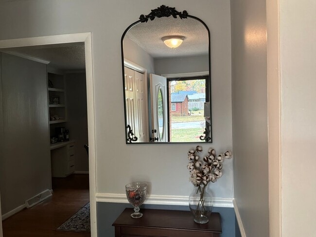 Building Photo - Spacious 3-Bed, 2-Bath Home in Lexington, NC