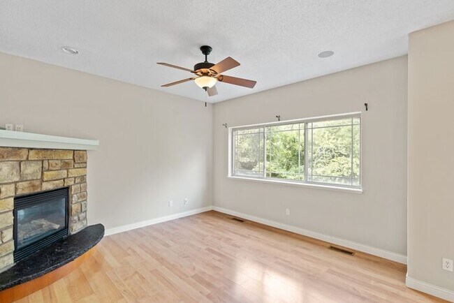 Building Photo - $2,500 | 4 Bedroom, 3.5 Bathroom Multi Flo...