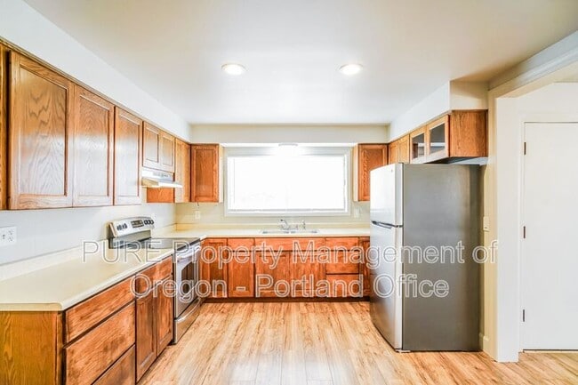 Building Photo - 32125 SE Hinman Ave
