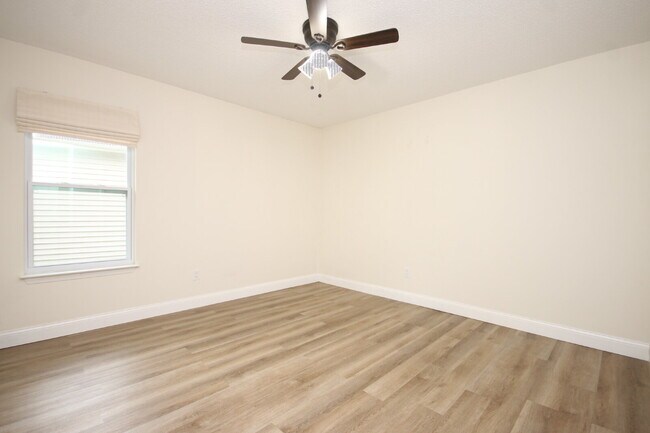 Building Photo - Charming Renovated 3/2 Cottage with Granit...
