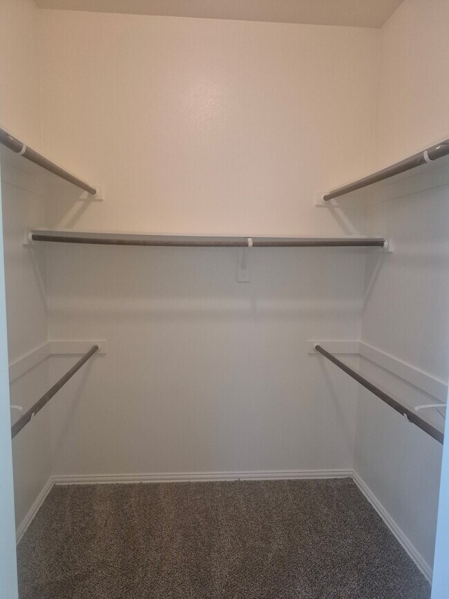 Building Photo - 709 Shady Meadow Ln