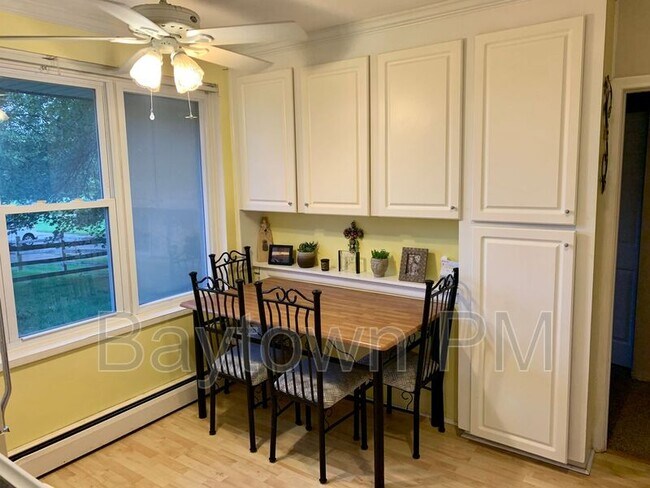 Building Photo - 24235 Glenda St