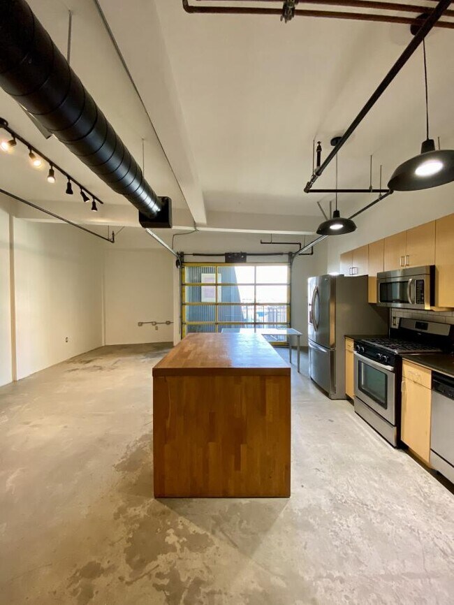 Building Photo - 1 bedroom in Los Angeles CA 90031