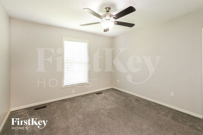 Building Photo - 13400 Sycamore Dr