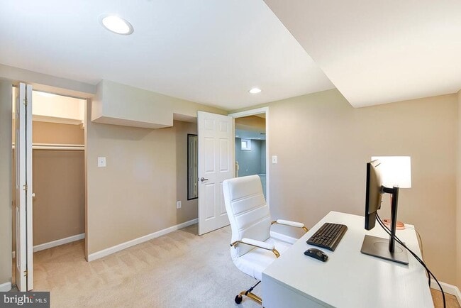 Building Photo - 6429 Maplewood Dr