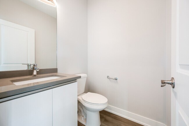 Building Photo - 39 Forest Ave