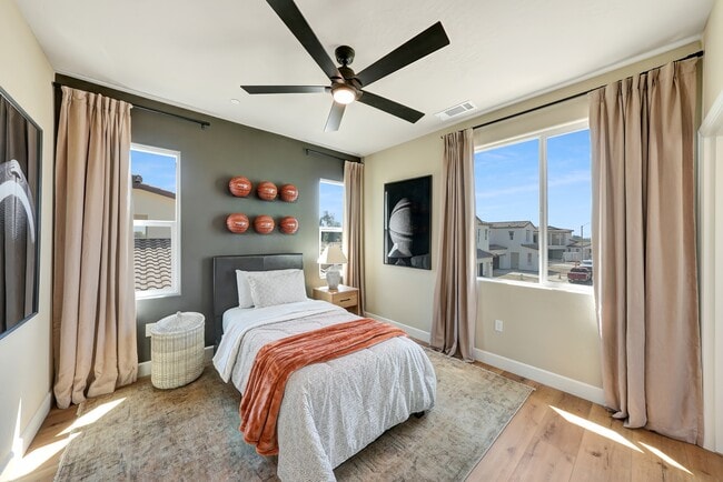 Building Photo - 137 N Un St