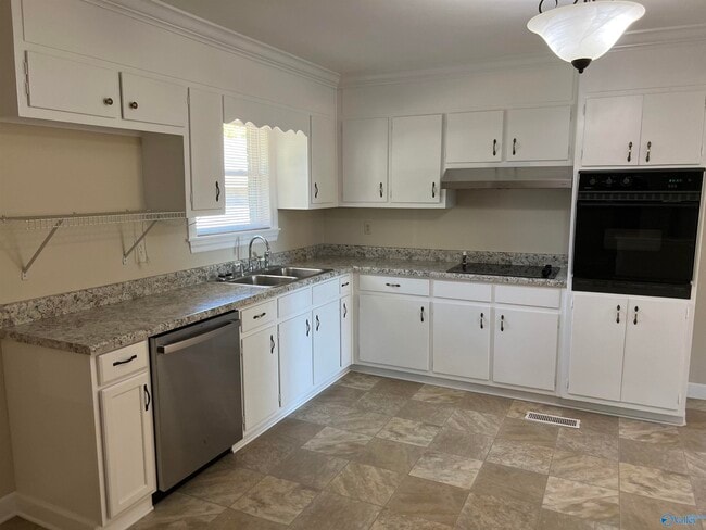 Building Photo - 23095 Kennedy Rd