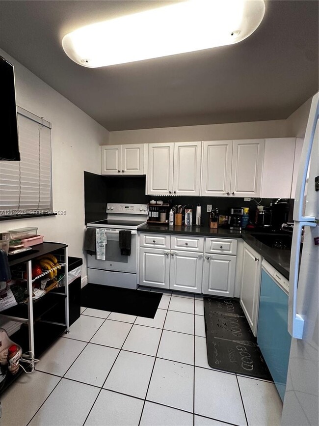 Building Photo - 7705 Camino Real