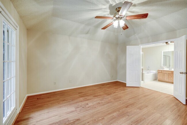 Building Photo - 60 W Indian Sage Cir