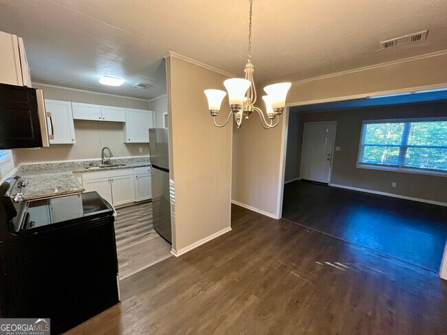 Building Photo - 6107 Shadow Glen Ct SW