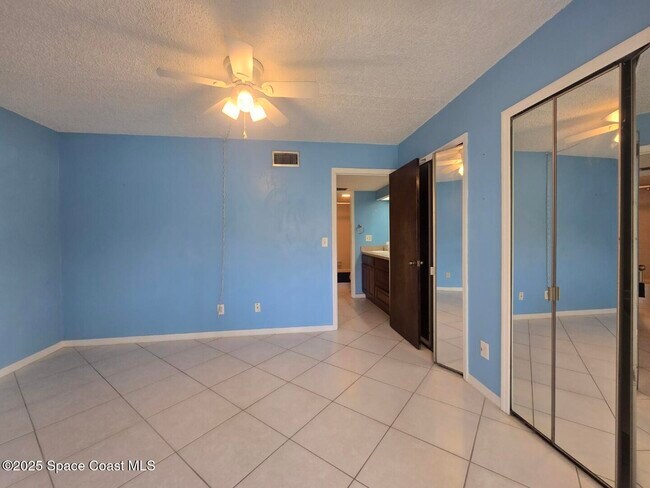 Building Photo - 3100 Sir Hamilton Cir