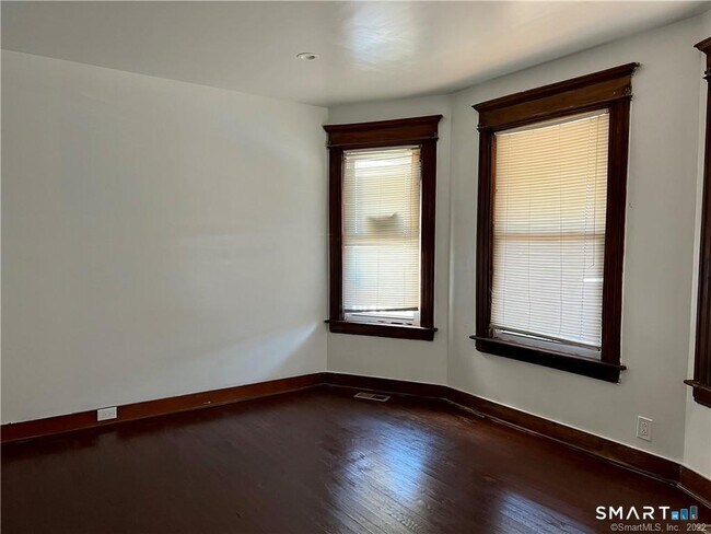 Building Photo - 265 Bunnell St