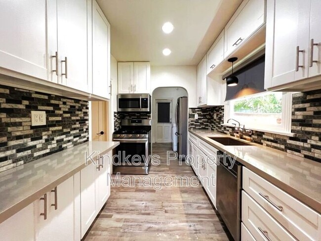 Building Photo - 4517 Arizona St