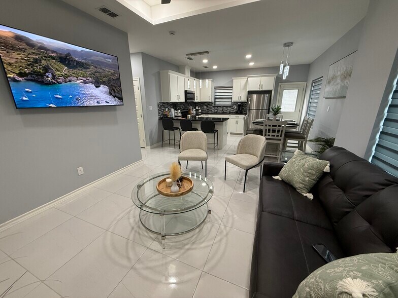 Building Photo - 2417 Indian Creek Ave