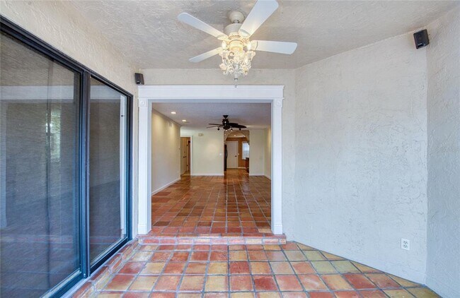 Building Photo - 10410 La Mirage Ct