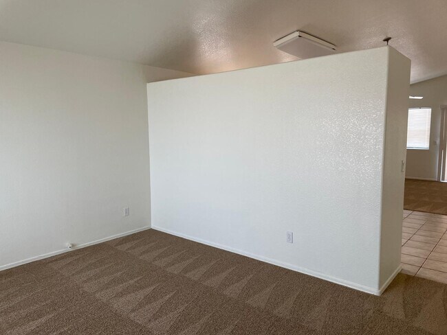 Building Photo - 6831 S 33rd Dr