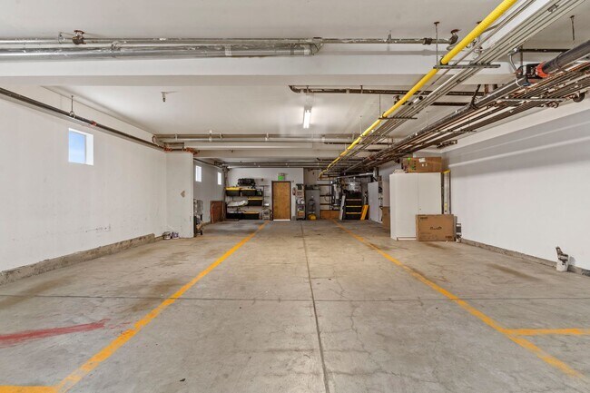 Building Photo - Lovely 2 Bed, 1.5 Bi-Level Hayes Valley Co...