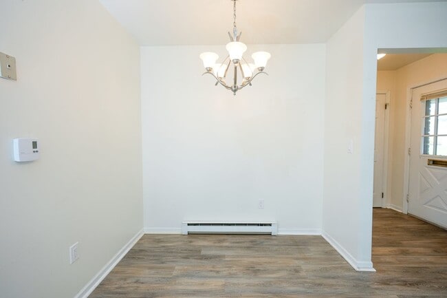 Building Photo - 1308 S Mt Joy St