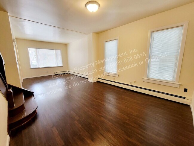 Building Photo - 377 S River St